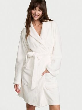 Vuctoria's Secret Plush Robe - Cream